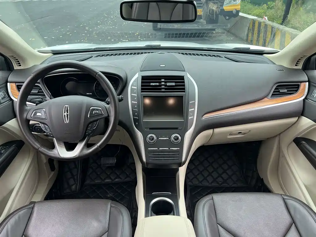 Lincoln MKC — миниатюра 17