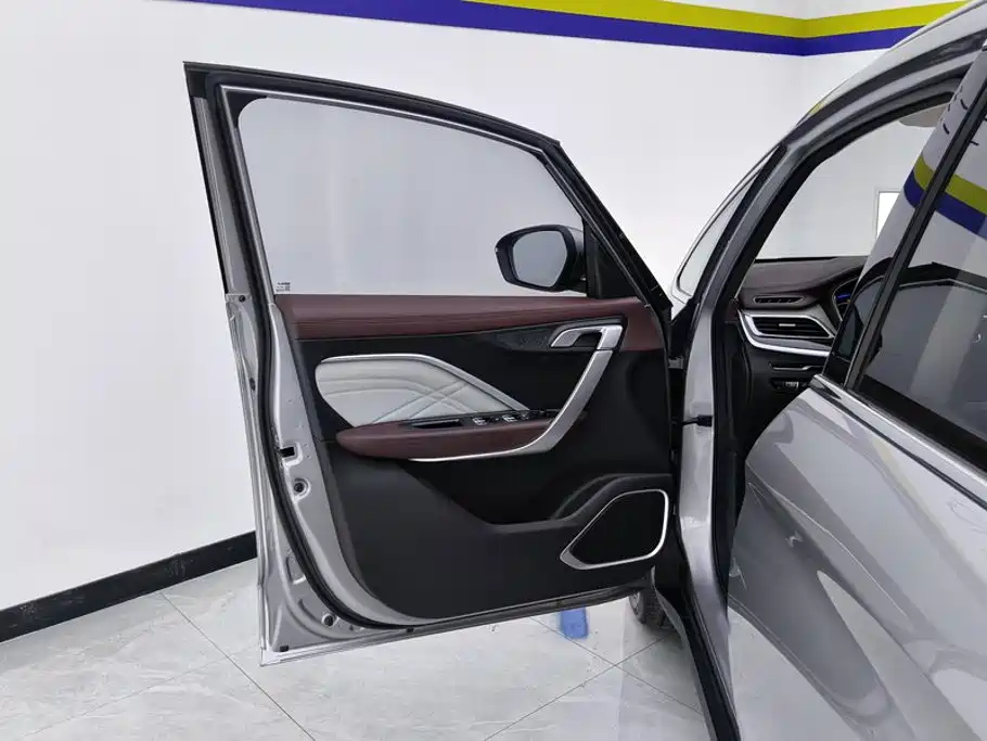 Geely Jia Ji New Energy — миниатюра 7