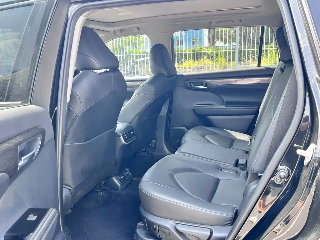 Toyota Highlander — миниатюра 12