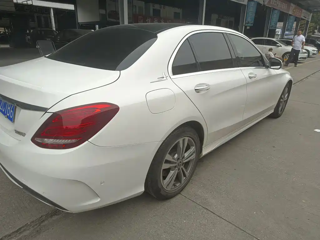 Mercedes-Benz C-Class — миниатюра 14