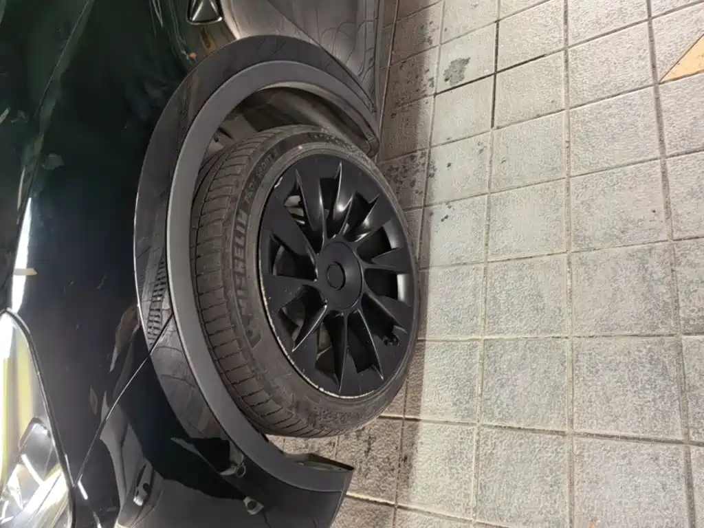 Tesla Model Y — миниатюра 23