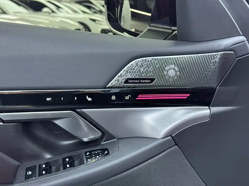 BMW 5 Series — миниатюра 7