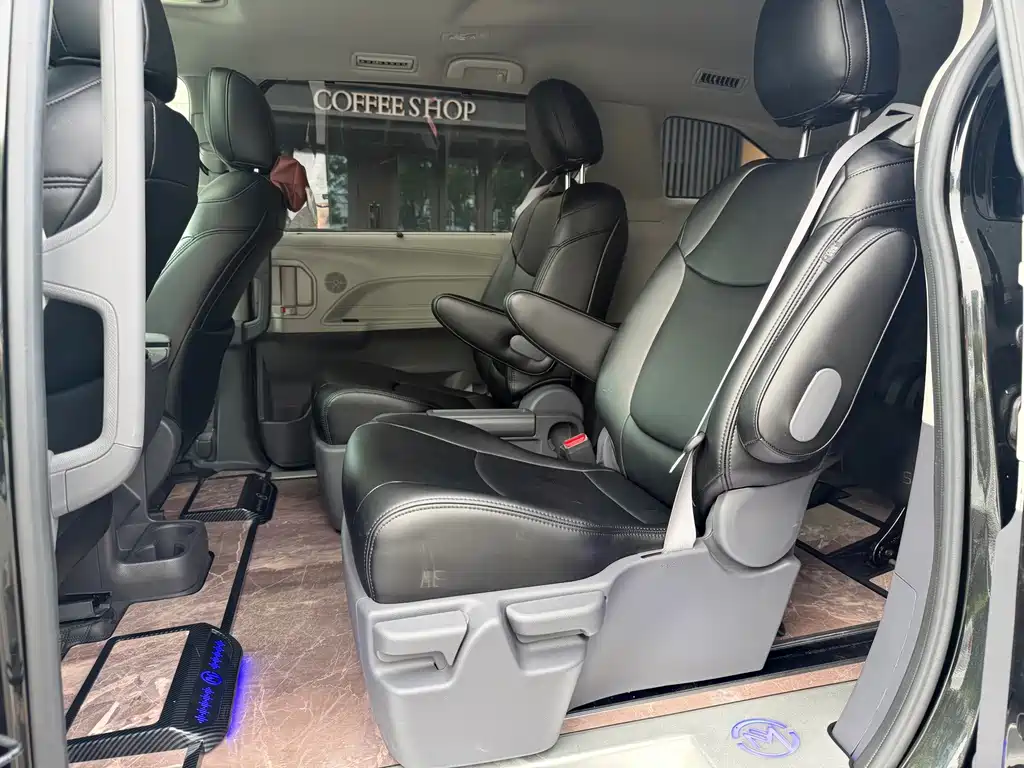 Toyota Sienna — миниатюра 9