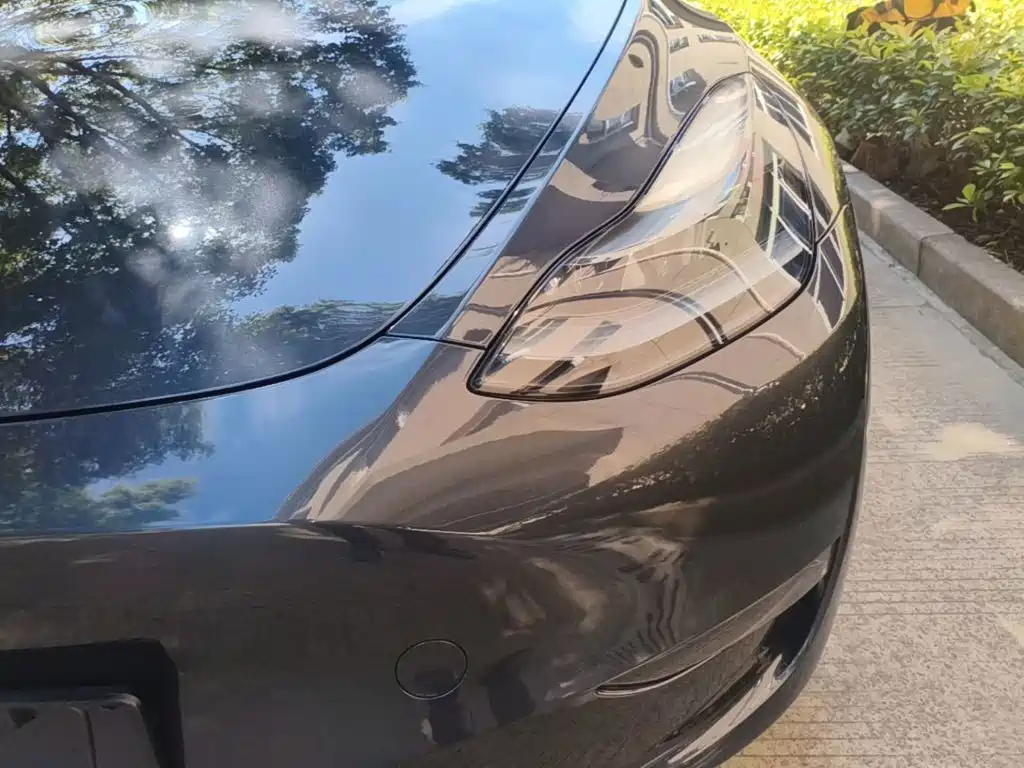 Tesla Model Y — миниатюра 24