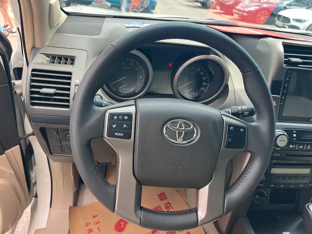 Toyota Land Cruiser Prado 2010 2.7L AT Standard