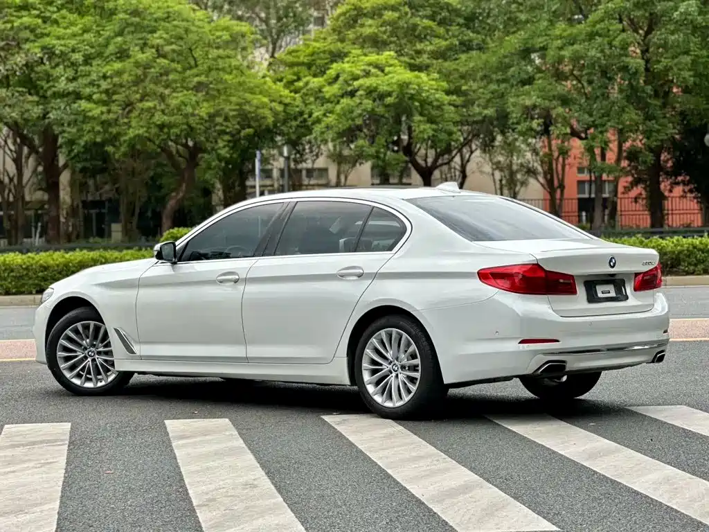 BMW 5 Series — миниатюра 3