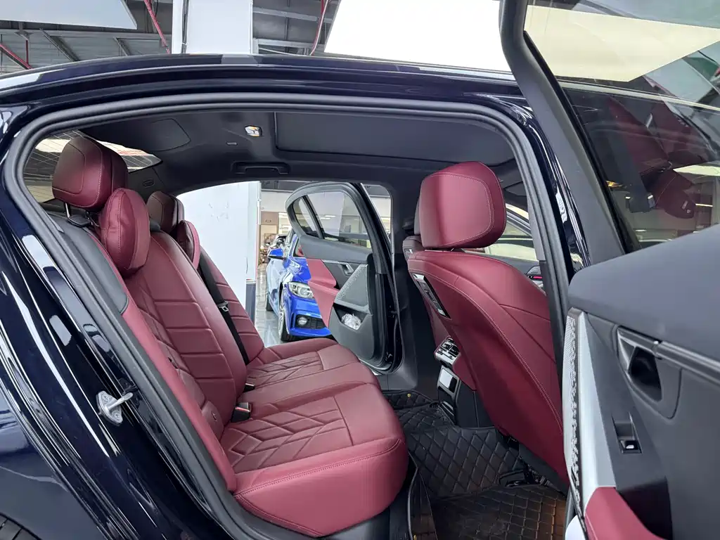 BMW 5 Series — миниатюра 14