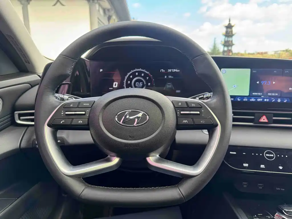 Hyundai Elantra — миниатюра 15