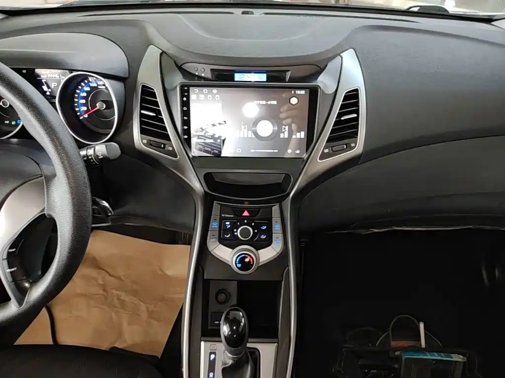 Hyundai Elantra Langdong — миниатюра 13
