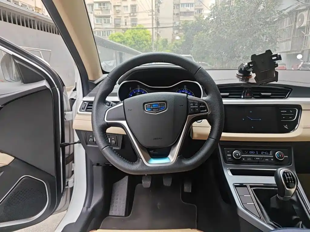 Geely Emgrand — миниатюра 3