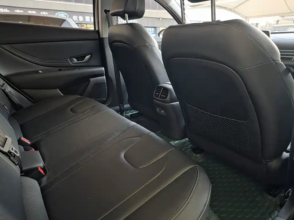 Hyundai Elantra — миниатюра 13