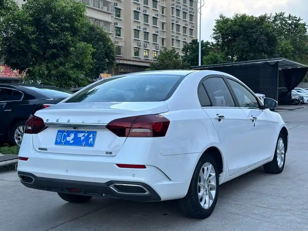 Geely Emgrand — миниатюра 6