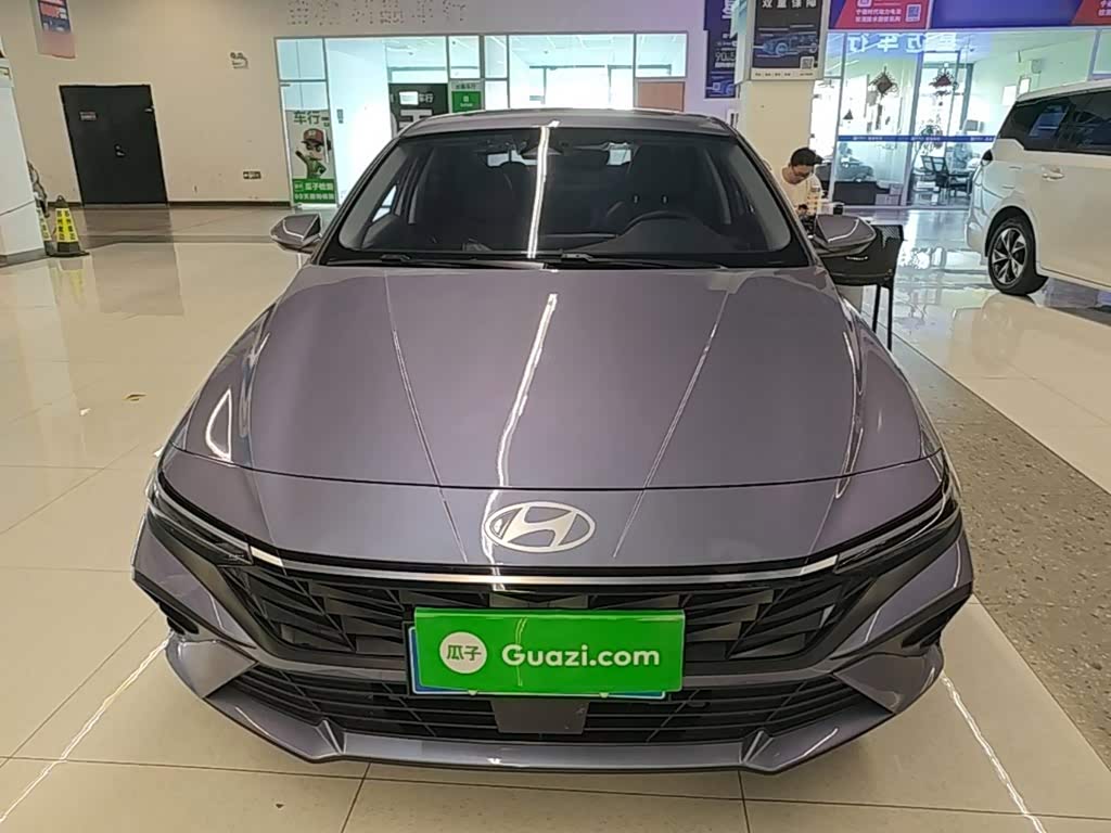 Hyundai Elantra 1.5 л 2025 г. Голубой, пробег 7100 км