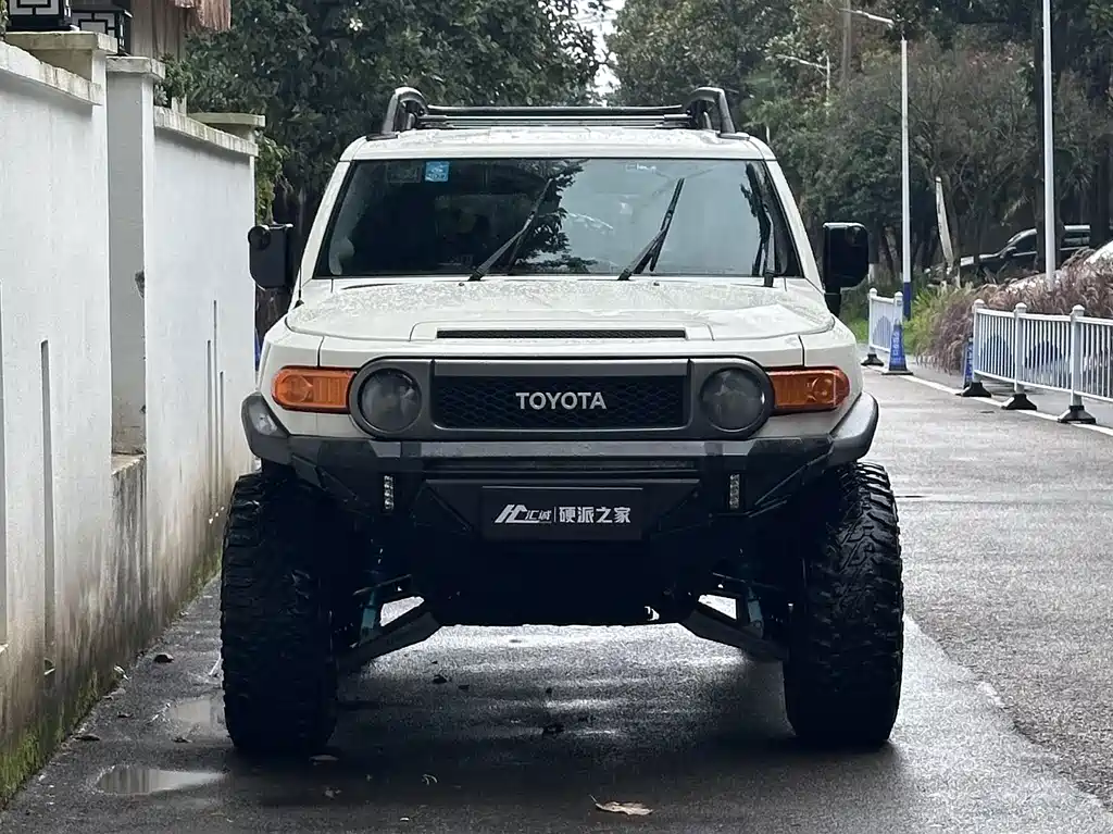 Toyota FJ Cruiser — миниатюра 2