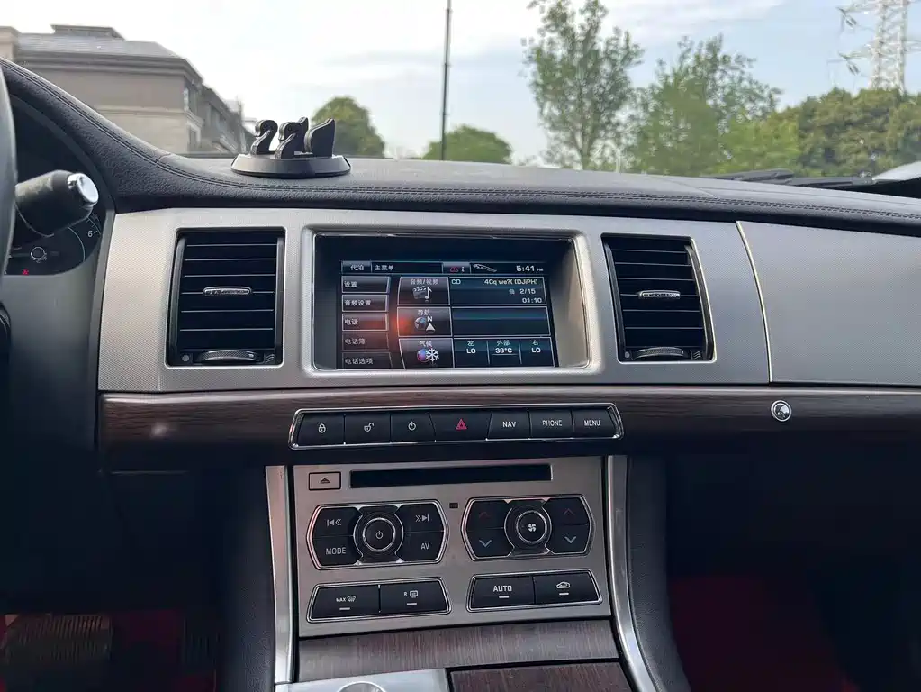 Jaguar XF — миниатюра 13