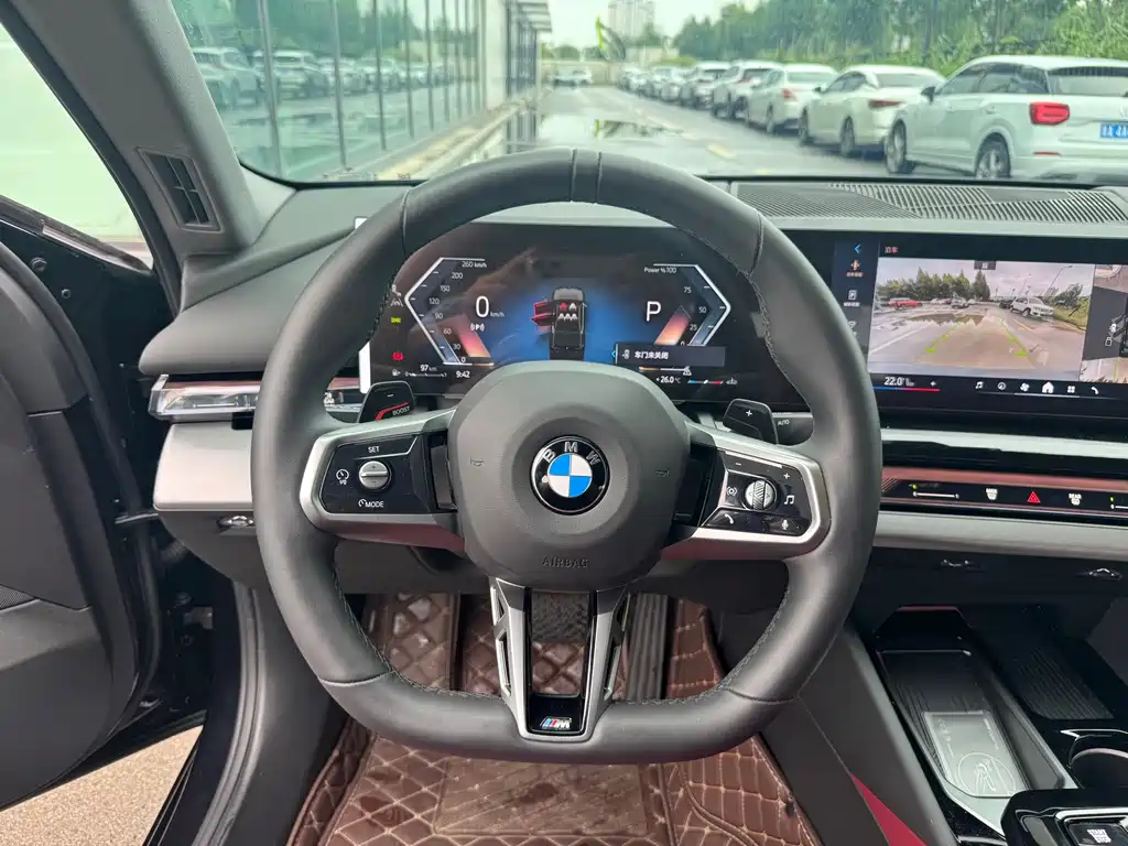 BMW 5 Series — миниатюра 13