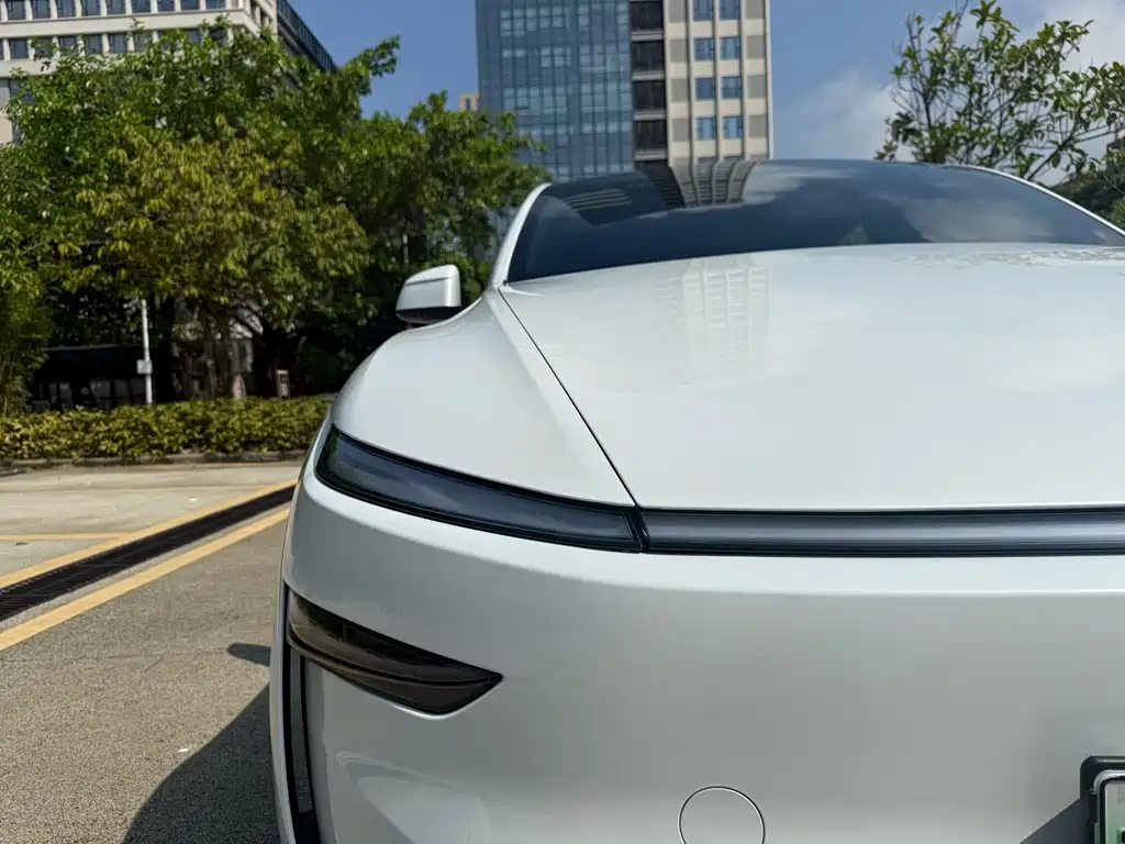 Tesla Model Y — миниатюра 9