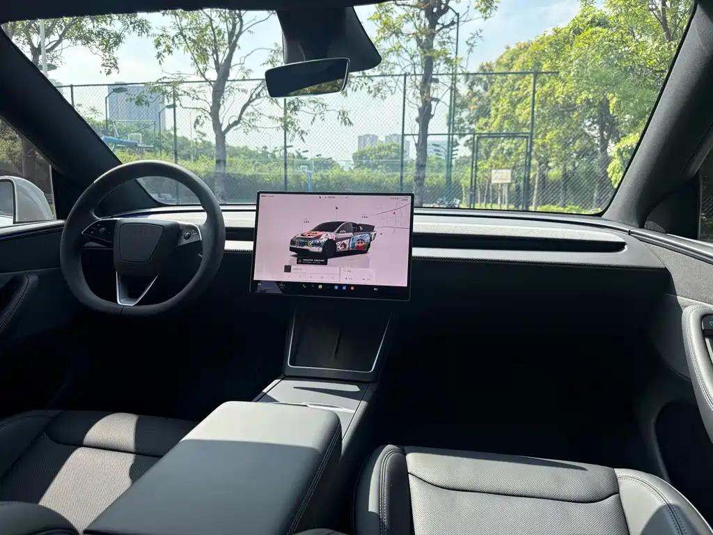 Tesla Model Y — миниатюра 6