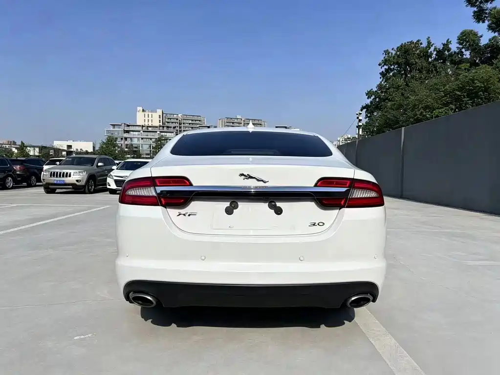 Jaguar XF — миниатюра 5