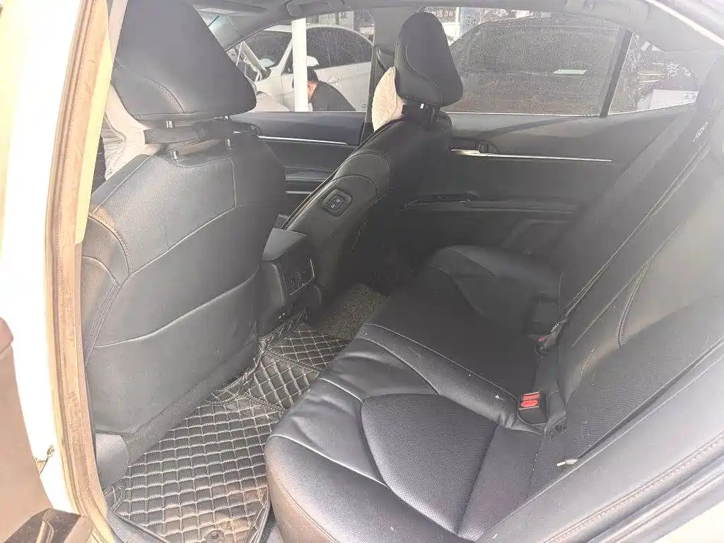 Toyota Camry — миниатюра 3