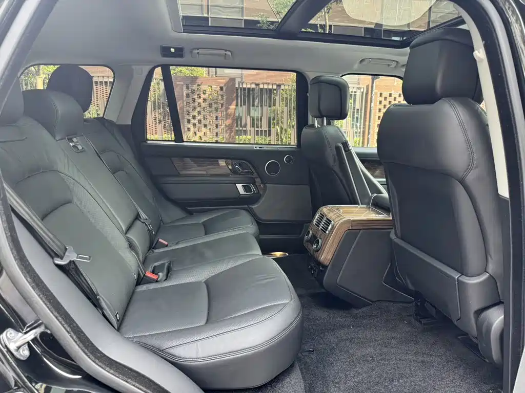 Land Rover Range Rover — миниатюра 6