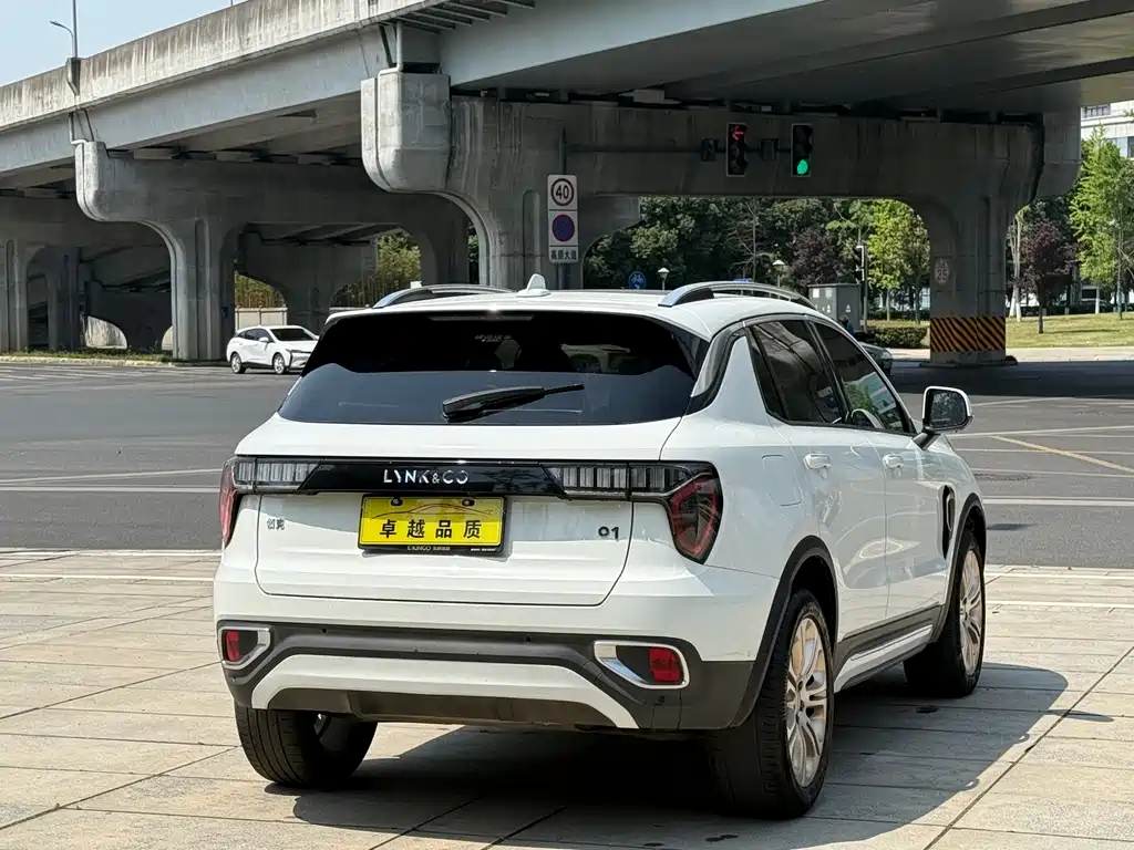 Lynk & Co 01 2017 2.0T Pro