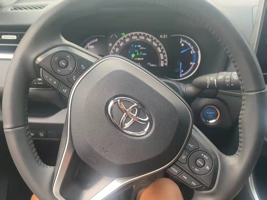 Toyota RAV4 — миниатюра 13
