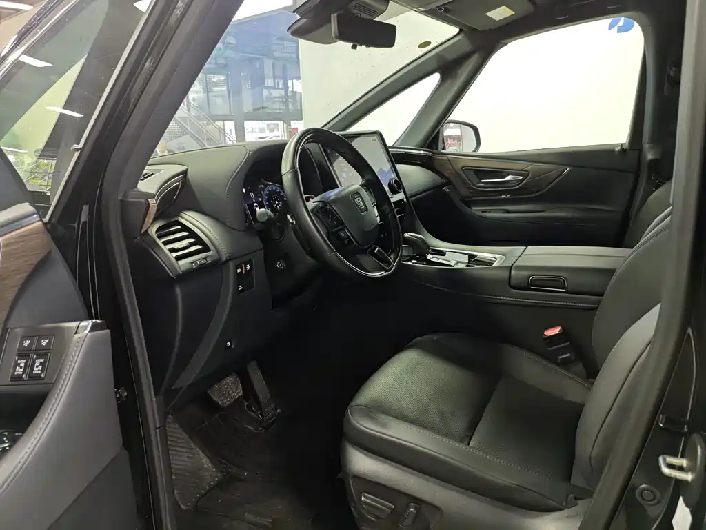 Toyota Vellfire — миниатюра 4
