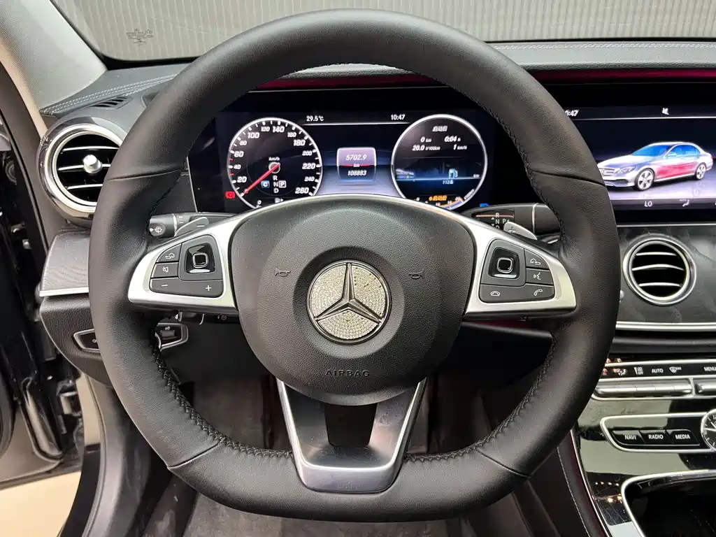 Mercedes-Benz E-Class — миниатюра 14