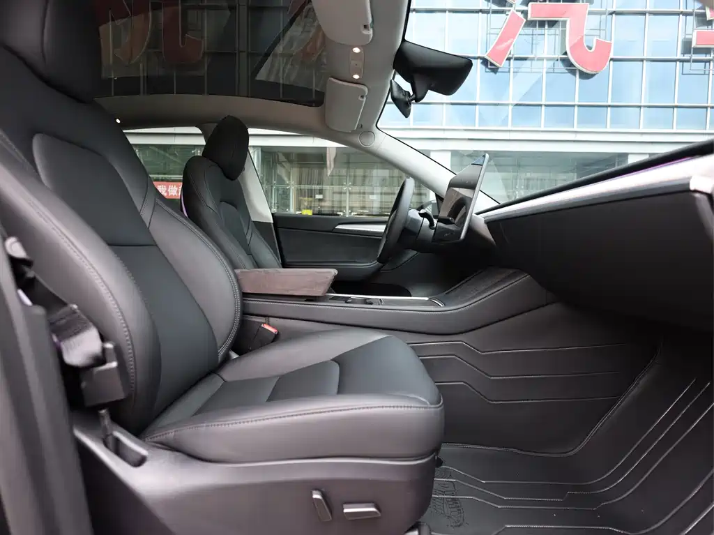 Tesla Model Y — миниатюра 13