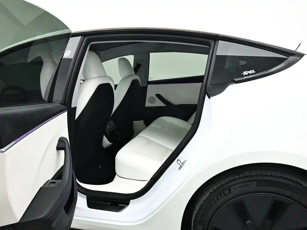 Tesla Model 3 — миниатюра 14
