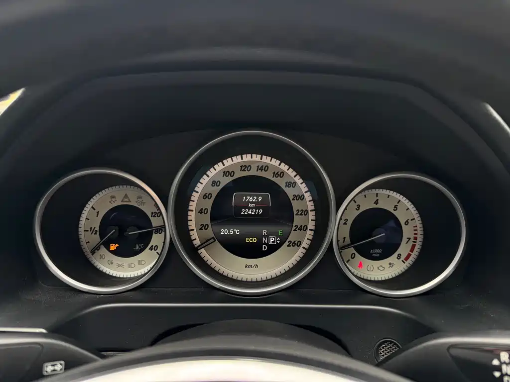 Mercedes-Benz E-Class — миниатюра 4