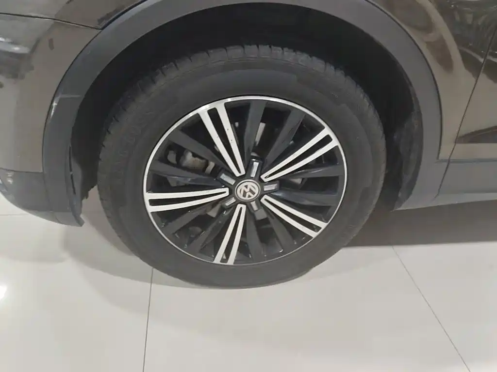 Volkswagen Tiguan L — миниатюра 23