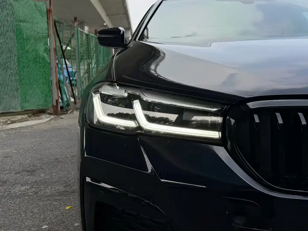 BMW 5 Series — миниатюра 4