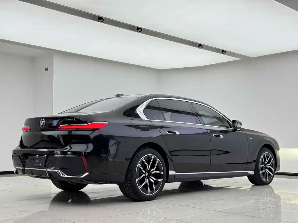 BMW 7 Series — миниатюра 12
