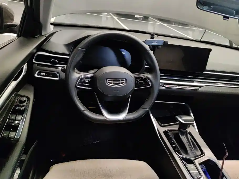 Geely Emgrand — миниатюра 15
