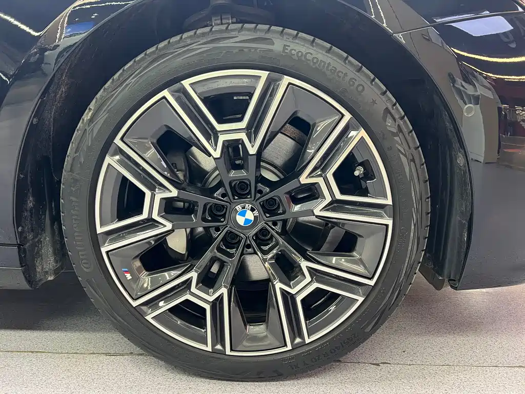 BMW 5 Series — миниатюра 19