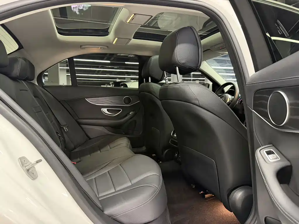 Mercedes-Benz C-Class — миниатюра 11