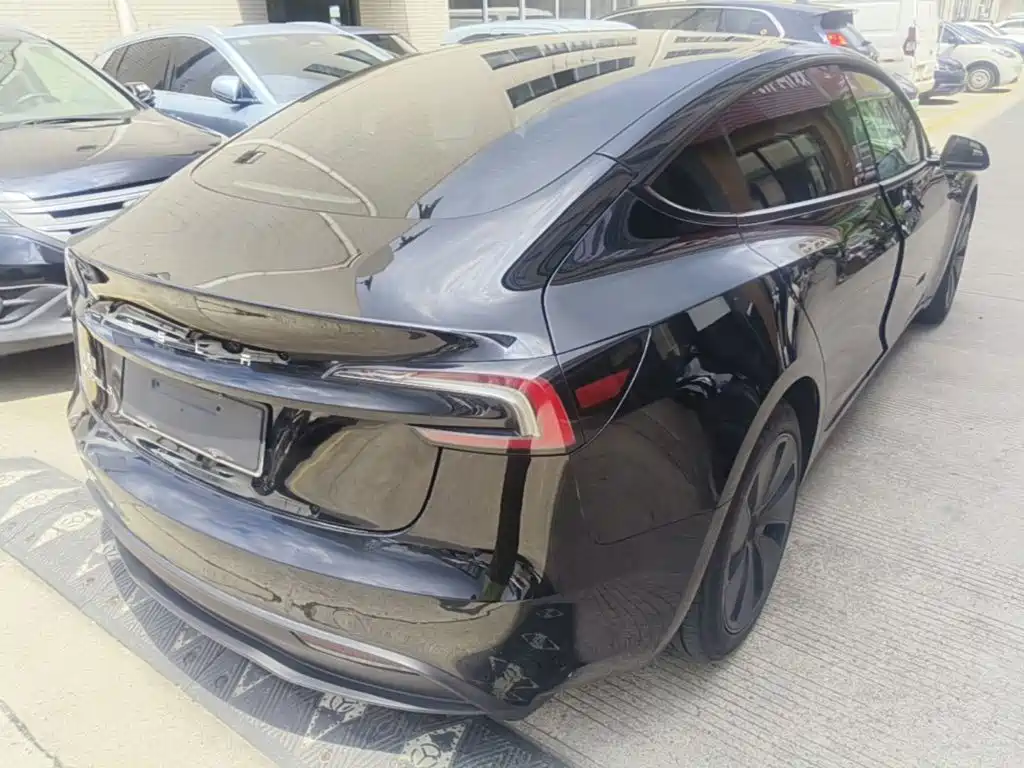 Tesla Model 3 — миниатюра 7