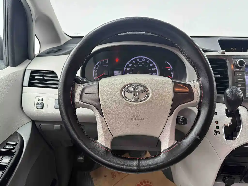 Toyota Sienna — миниатюра 16
