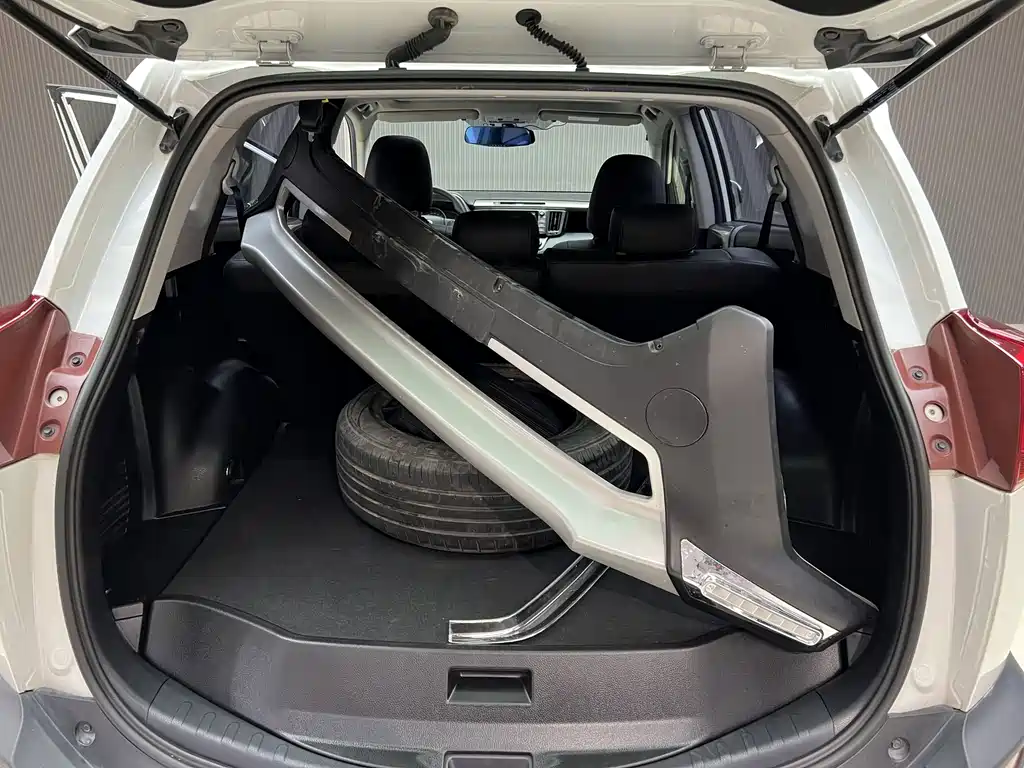 Toyota RAV4 — миниатюра 11