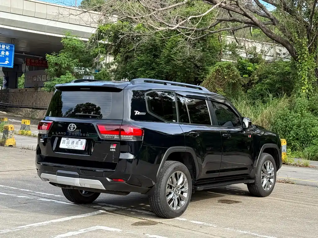 Toyota Land Cruiser — миниатюра 10