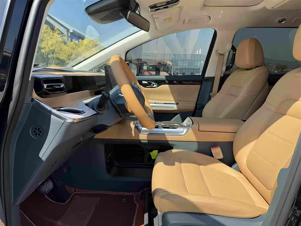 GAC Motor Trumpchi E8 PHEV — миниатюра 4