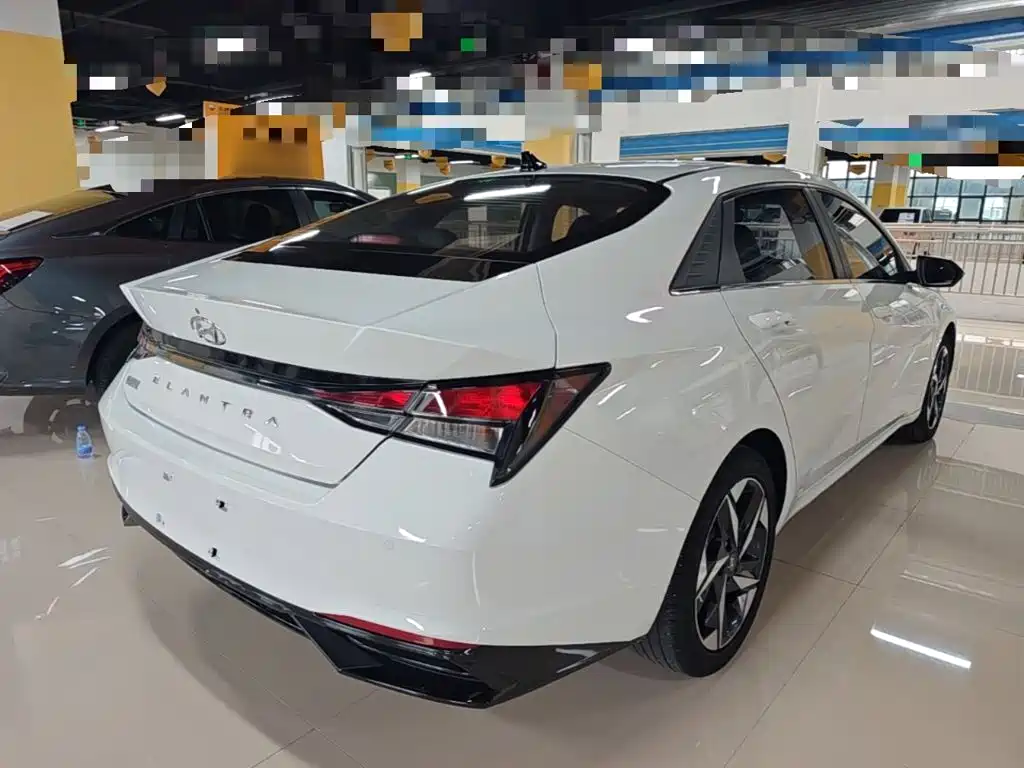 Hyundai Elantra — миниатюра 7