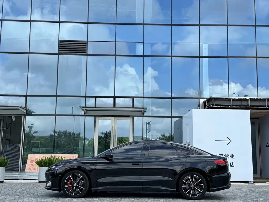 BYD Han — миниатюра 8