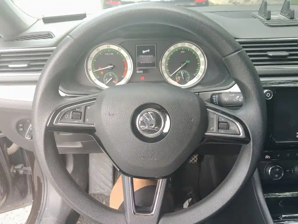 Skoda Superb — миниатюра 3