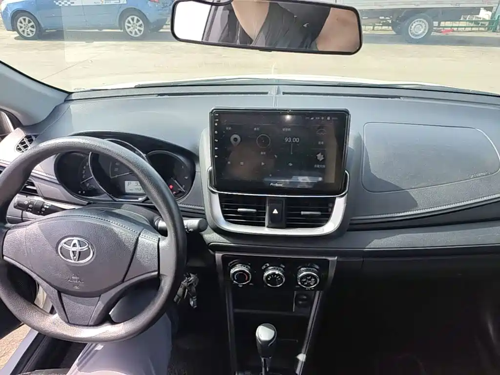 Toyota Yaris L — миниатюра 10