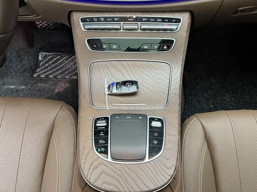 Mercedes-Benz E-Class — миниатюра 10
