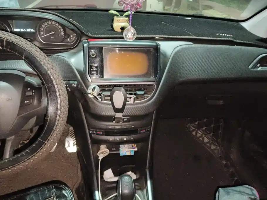Peugeot 2008 — миниатюра 13