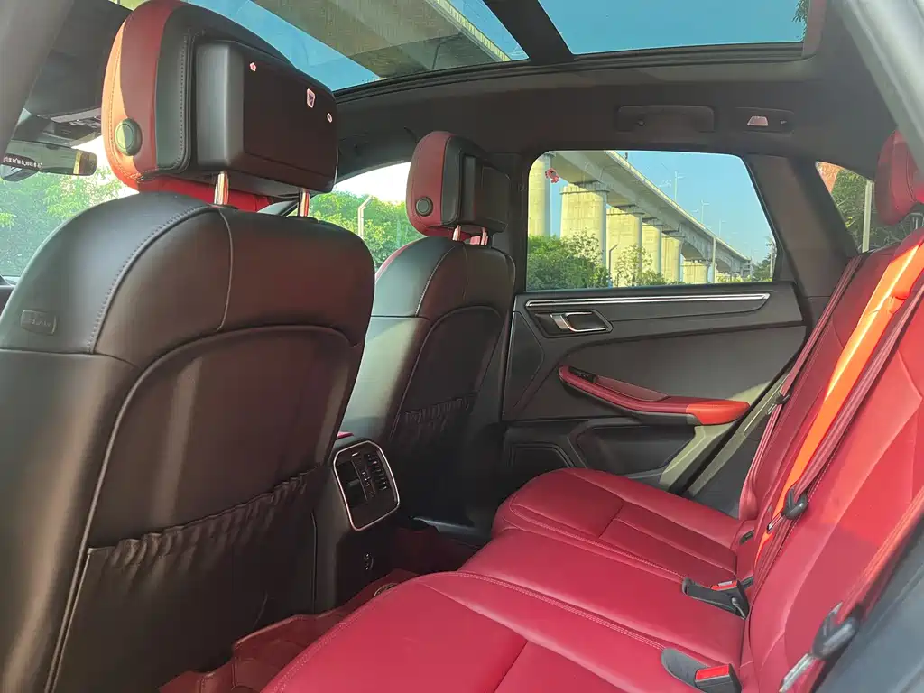 Porsche Macan — миниатюра 6